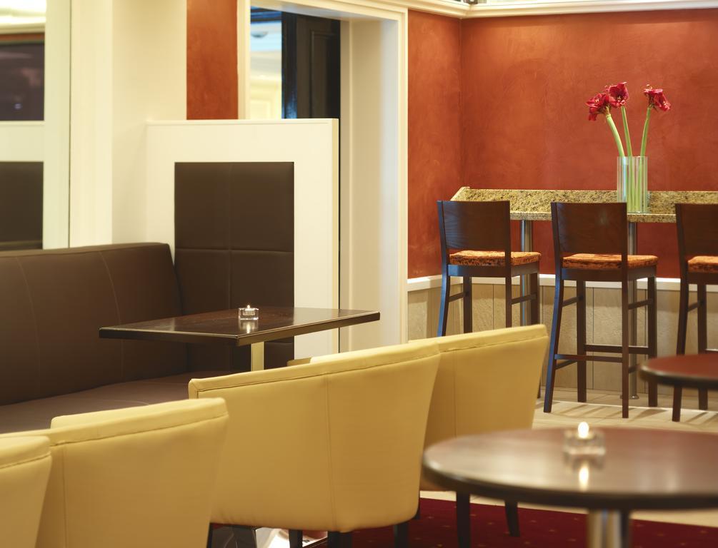 فندق وسبا أغادوي هايتس كيلارني المظهر الخارجي الصورة The lounge at the airport