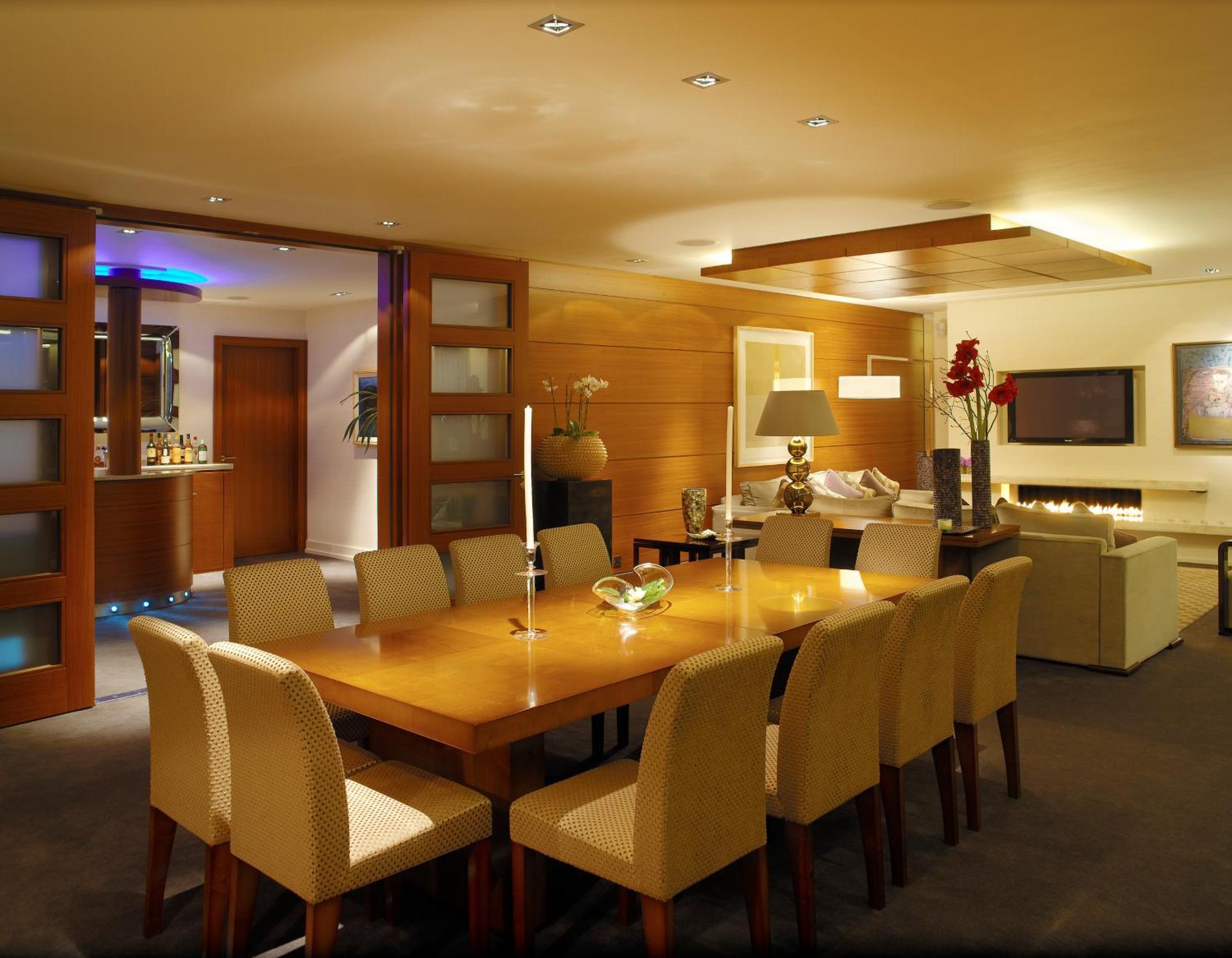 فندق وسبا أغادوي هايتس كيلارني الغرفة الصورة The interior of the British Airways Concorde Room