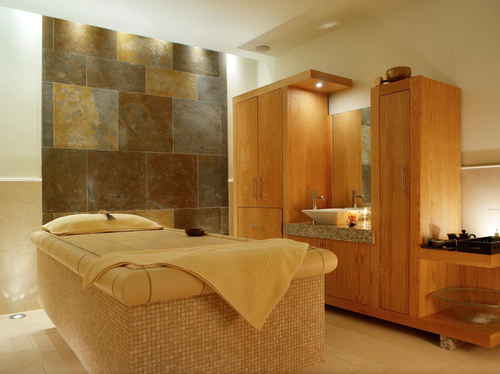 فندق وسبا أغادوي هايتس كيلارني المظهر الخارجي الصورة A treatment room at a spa