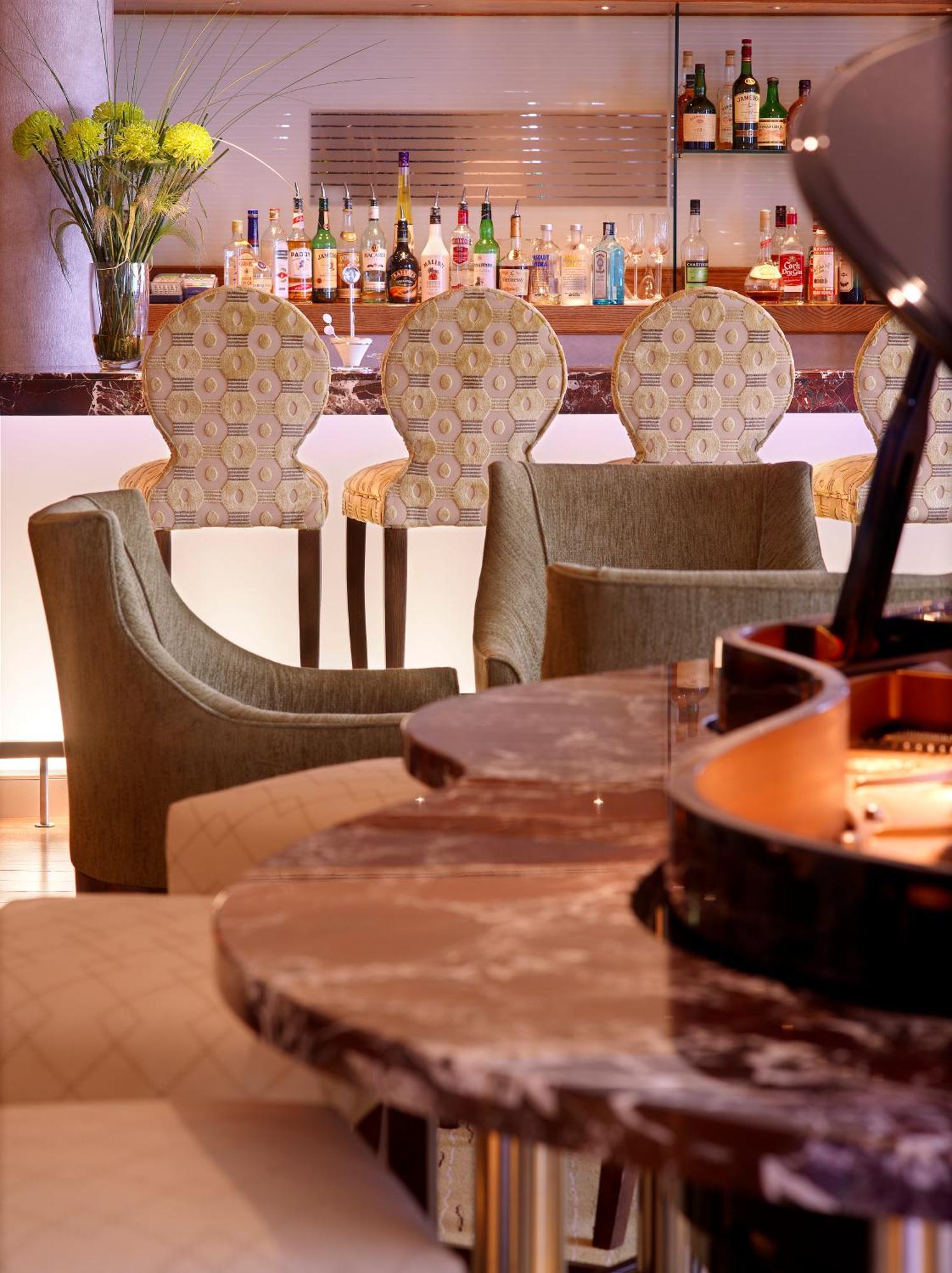 فندق وسبا أغادوي هايتس كيلارني المظهر الخارجي الصورة The bar at the hotel