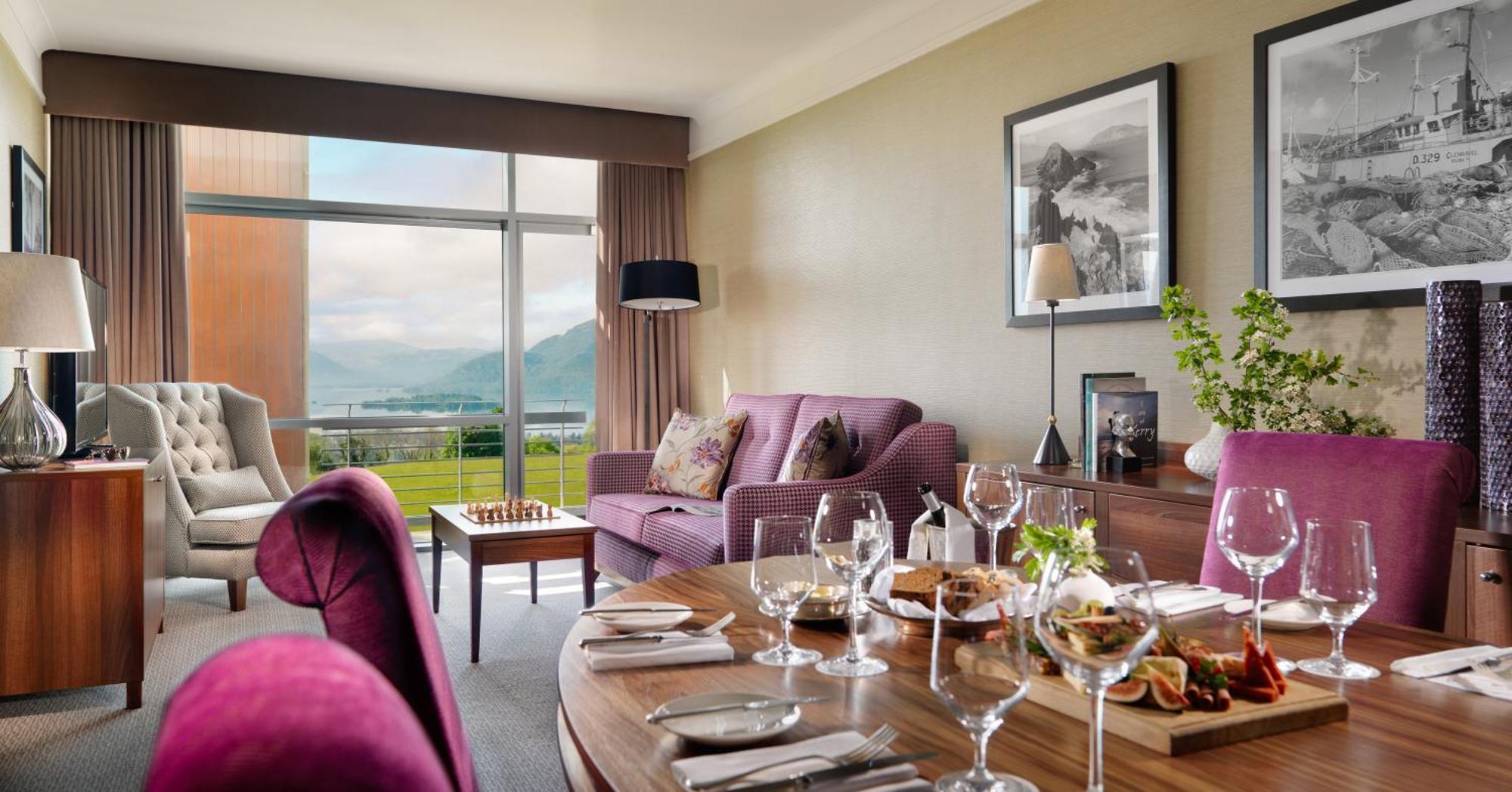 فندق وسبا أغادوي هايتس كيلارني المظهر الخارجي الصورة The interior of a suite at the Killarney International Hotel