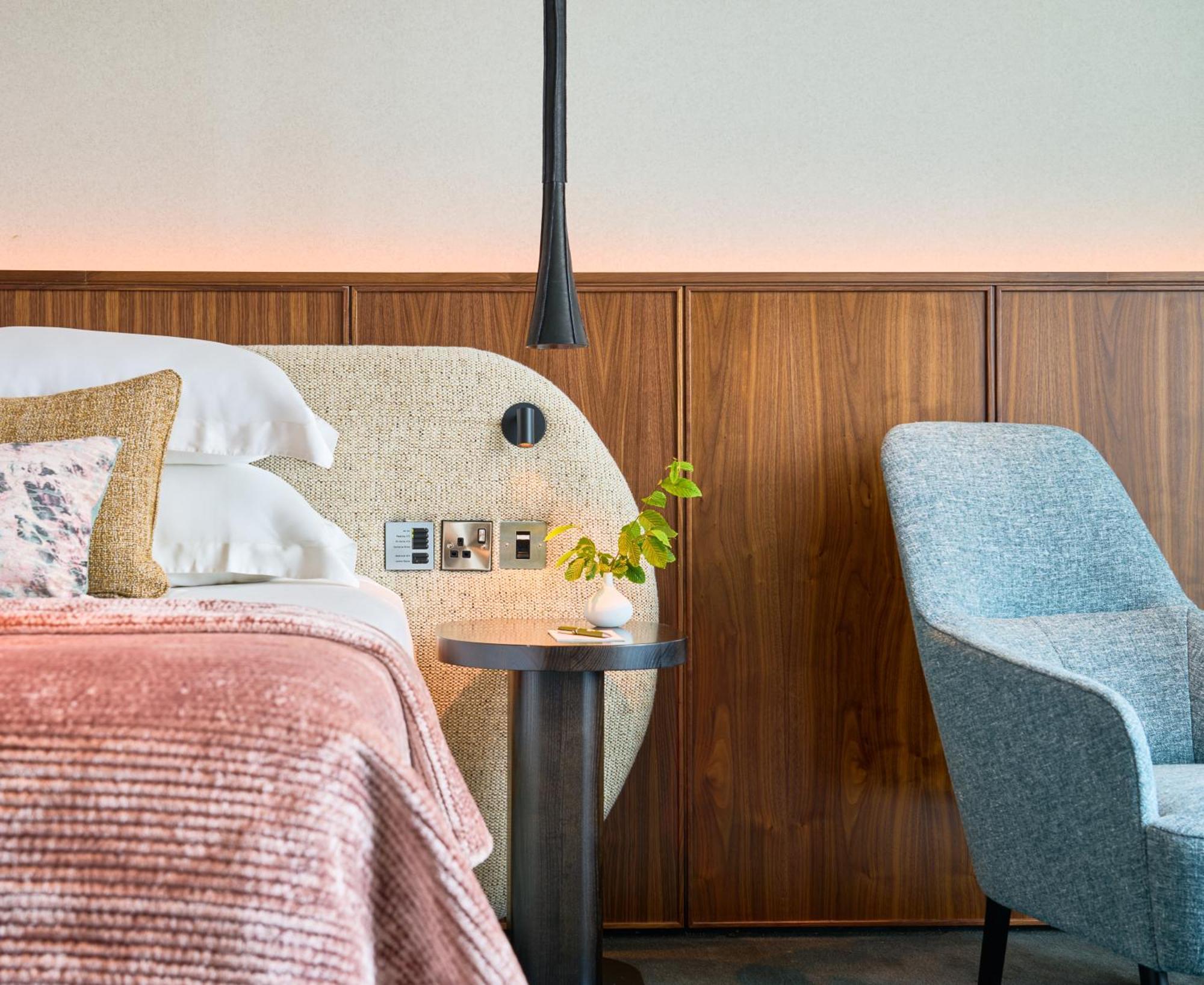 فندق وسبا أغادوي هايتس كيلارني المظهر الخارجي الصورة A bedroom at the hotel